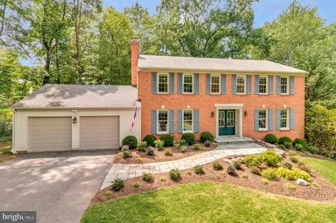 1448 Laurel Hill Rd, Vienna, VA 22182