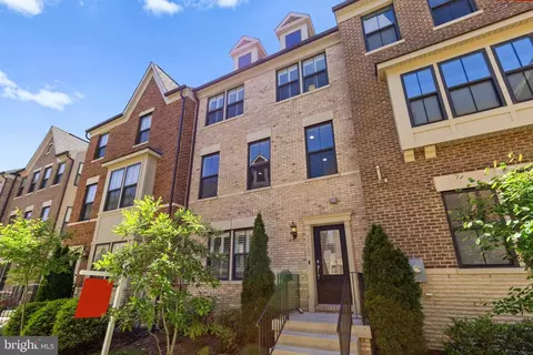 3745 Signal Knob Ct, Falls Church, VA 22041