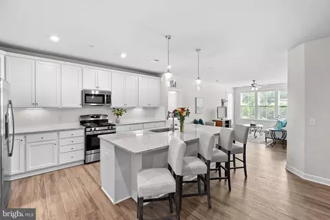 3927 Fair Ridge Dr #305, Fairfax, VA 22033