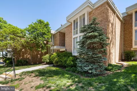2622 Wagon Dr #316, Alexandria, VA 22303