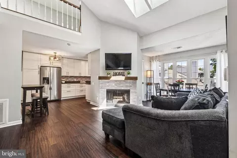 3901 Golf Tee Ct #301, Fairfax, VA 22033