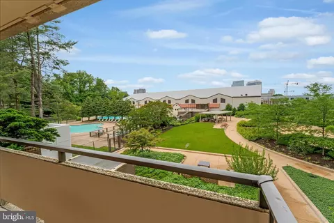 1800 Old Meadow Rd #321, Mclean, VA 22102 photo 31