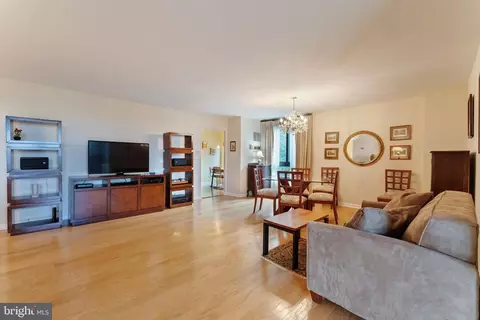 1800 Old Meadow Rd #321, Mclean, VA 22102 photo 5