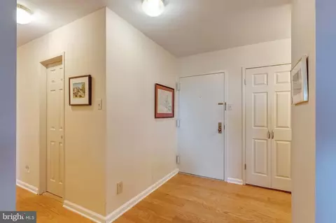 1800 Old Meadow Rd #321, Mclean, VA 22102 photo 3