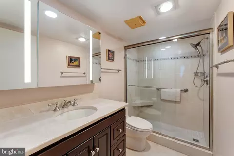1800 Old Meadow Rd #321, Mclean, VA 22102 photo 15