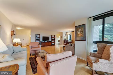 1800 Old Meadow Rd #321, Mclean, VA 22102 photo 8