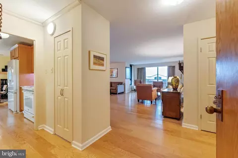 1800 Old Meadow Rd #321, Mclean, VA 22102 photo 2