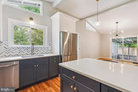 6506 Farley St, Springfield, VA 22152 photo 8