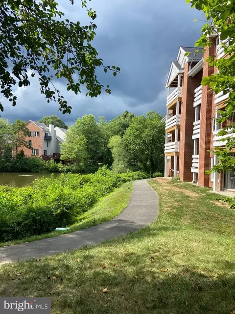 7596 A Lakeside Village Dr, Falls Church, VA 22042