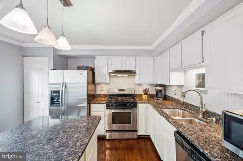 14653 Winterfield Dr, Centreville, VA 20120
