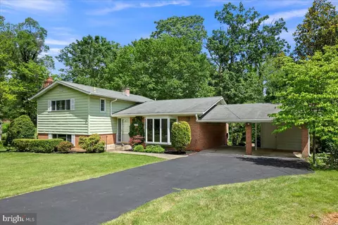 8815 Beauchamp Dr, Alexandria, VA 22309