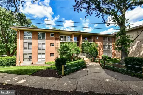 3712 N Rosser St #201, Alexandria, VA 22311