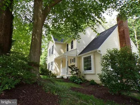9241 Northedge Dr, Springfield, VA 22153