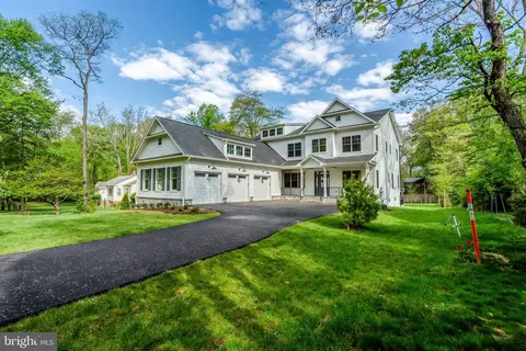 8920 Walker St, Fairfax, VA 22032