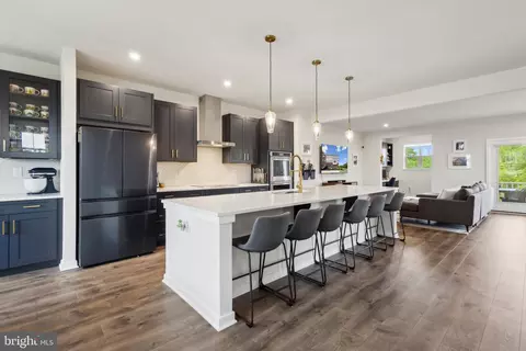2627 Loganberry Dr, Herndon, VA 20171