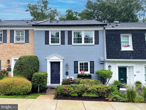 323 Center St N, Vienna, VA 22180