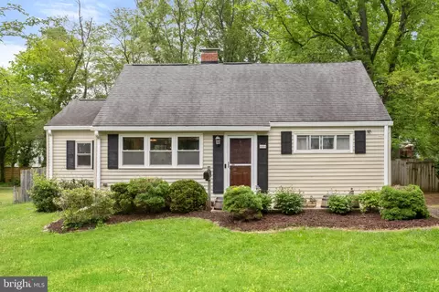 6604 Barrett Rd, Falls Church, VA 22042