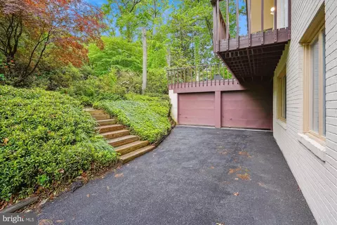 11219 S Shore Rd, Reston, VA 20190 photo 4