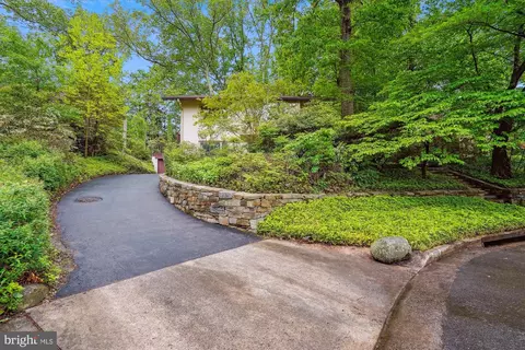 11219 S Shore Rd, Reston, VA 20190 photo 2