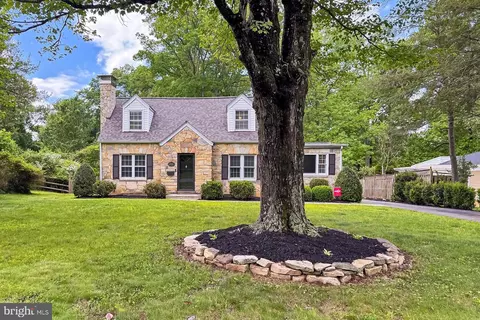 3064 Holmes Run Rd, Falls Church, VA 22042