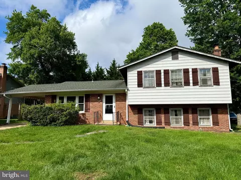 900 Carole Ct SE, Vienna, VA 22180