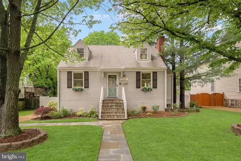 2918 Adams Pl, Falls Church, VA 22042