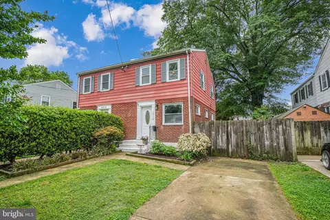 2015 Rollins Dr, Alexandria, VA 22307