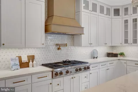 Kitchen - 7916 Lewinsville Rd, Mclean, VA 22102 photo 5 of 8