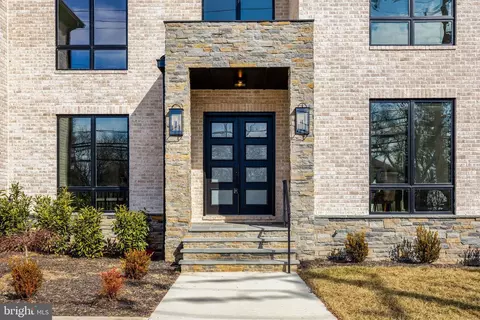 Exterior - 7916 Lewinsville Rd, Mclean, VA 22102 photo 5 of 16