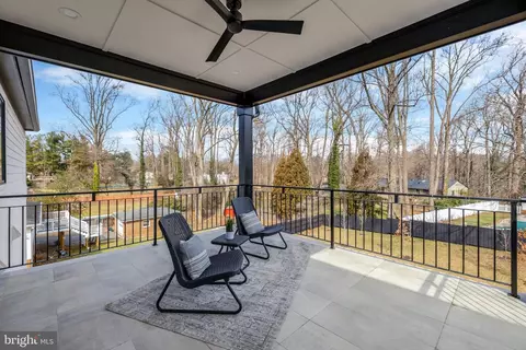Exterior - 7916 Lewinsville Rd, Mclean, VA 22102 photo 8 of 16