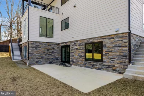 Exterior - 7916 Lewinsville Rd, Mclean, VA 22102 photo 15 of 16