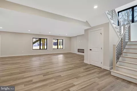 Living - 7916 Lewinsville Rd, Mclean, VA 22102 photo 1 of 2