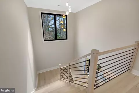 Entry Way - 7916 Lewinsville Rd, Mclean, VA 22102 photo 3 of 14