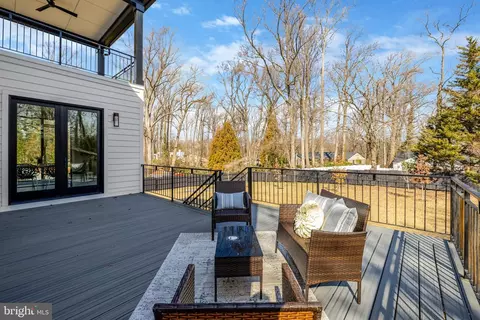 Exterior - 7916 Lewinsville Rd, Mclean, VA 22102 photo 10 of 16