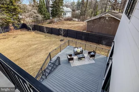 Exterior - 7916 Lewinsville Rd, Mclean, VA 22102 photo 6 of 16