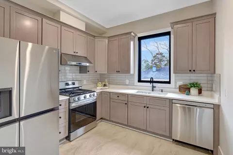 Kitchen - 7916 Lewinsville Rd, Mclean, VA 22102 photo 8 of 8