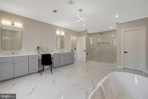 Bath - 7916 Lewinsville Rd, Mclean, VA 22102 photo 7 of 16