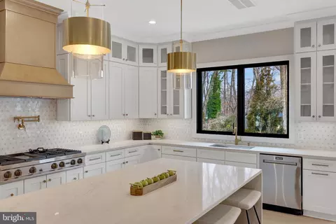Kitchen - 7916 Lewinsville Rd, Mclean, VA 22102 photo 4 of 8