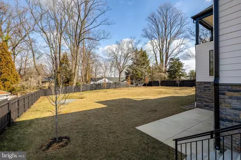 Exterior - 7916 Lewinsville Rd, Mclean, VA 22102 photo 13 of 16