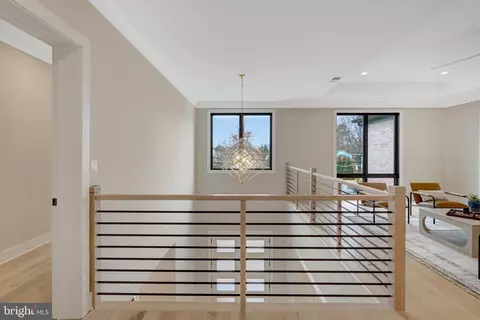 Entry Way - 7916 Lewinsville Rd, Mclean, VA 22102 photo 6 of 14