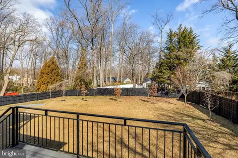 Exterior - 7916 Lewinsville Rd, Mclean, VA 22102 photo 12 of 16