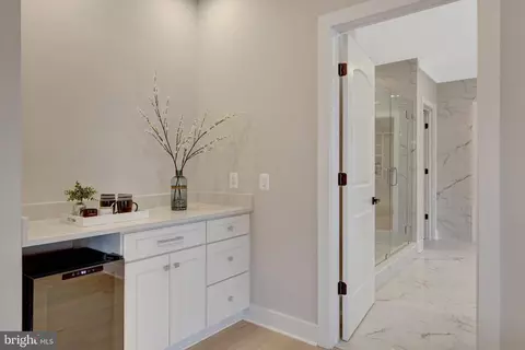 Entry Way - 7916 Lewinsville Rd, Mclean, VA 22102 photo 9 of 14