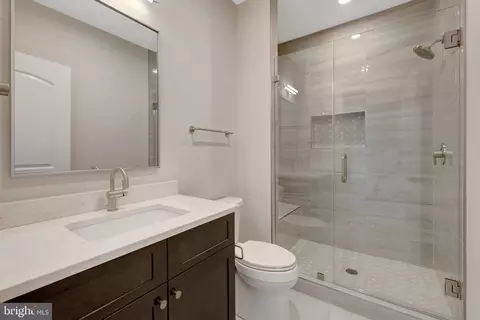 Bath - 7916 Lewinsville Rd, Mclean, VA 22102 photo 9 of 16
