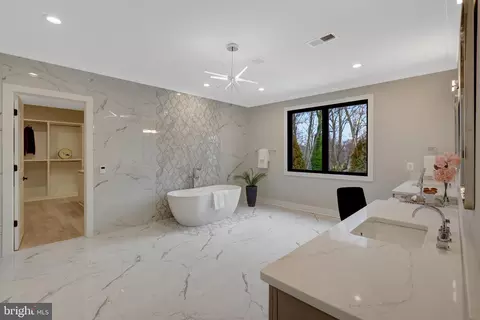 Bath - 7916 Lewinsville Rd, Mclean, VA 22102 photo 3 of 16