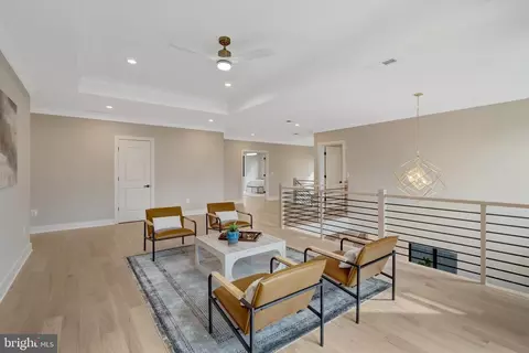 Entry Way - 7916 Lewinsville Rd, Mclean, VA 22102 photo 8 of 14