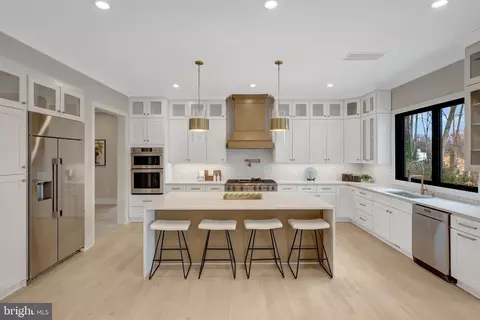 Kitchen - 7916 Lewinsville Rd, Mclean, VA 22102 photo 2 of 8
