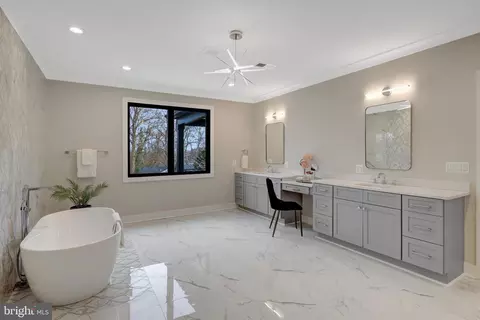 Bath - 7916 Lewinsville Rd, Mclean, VA 22102 photo 4 of 16