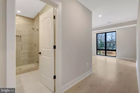 Entry Way - 7916 Lewinsville Rd, Mclean, VA 22102 photo 10 of 14