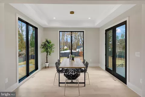 Dining - 7916 Lewinsville Rd, Mclean, VA 22102 photo 3 of 4