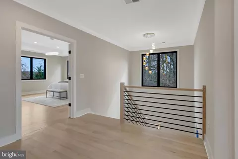 Entry Way - 7916 Lewinsville Rd, Mclean, VA 22102 photo 4 of 14